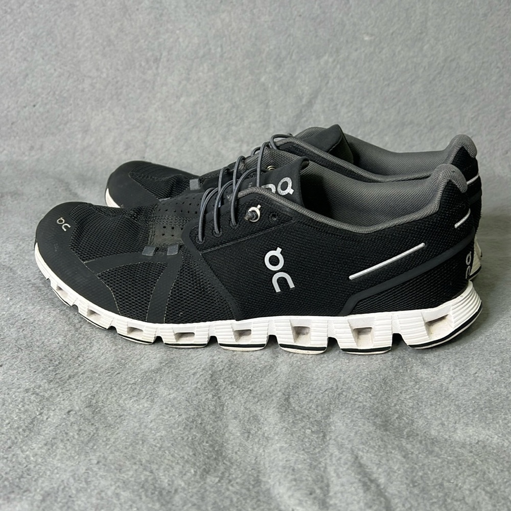 On cloud 11.5 W slightly used but in good shape!!